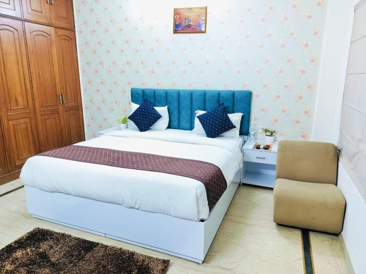 Hotel Soft Petal Residency Near Delhi International Airport 3*